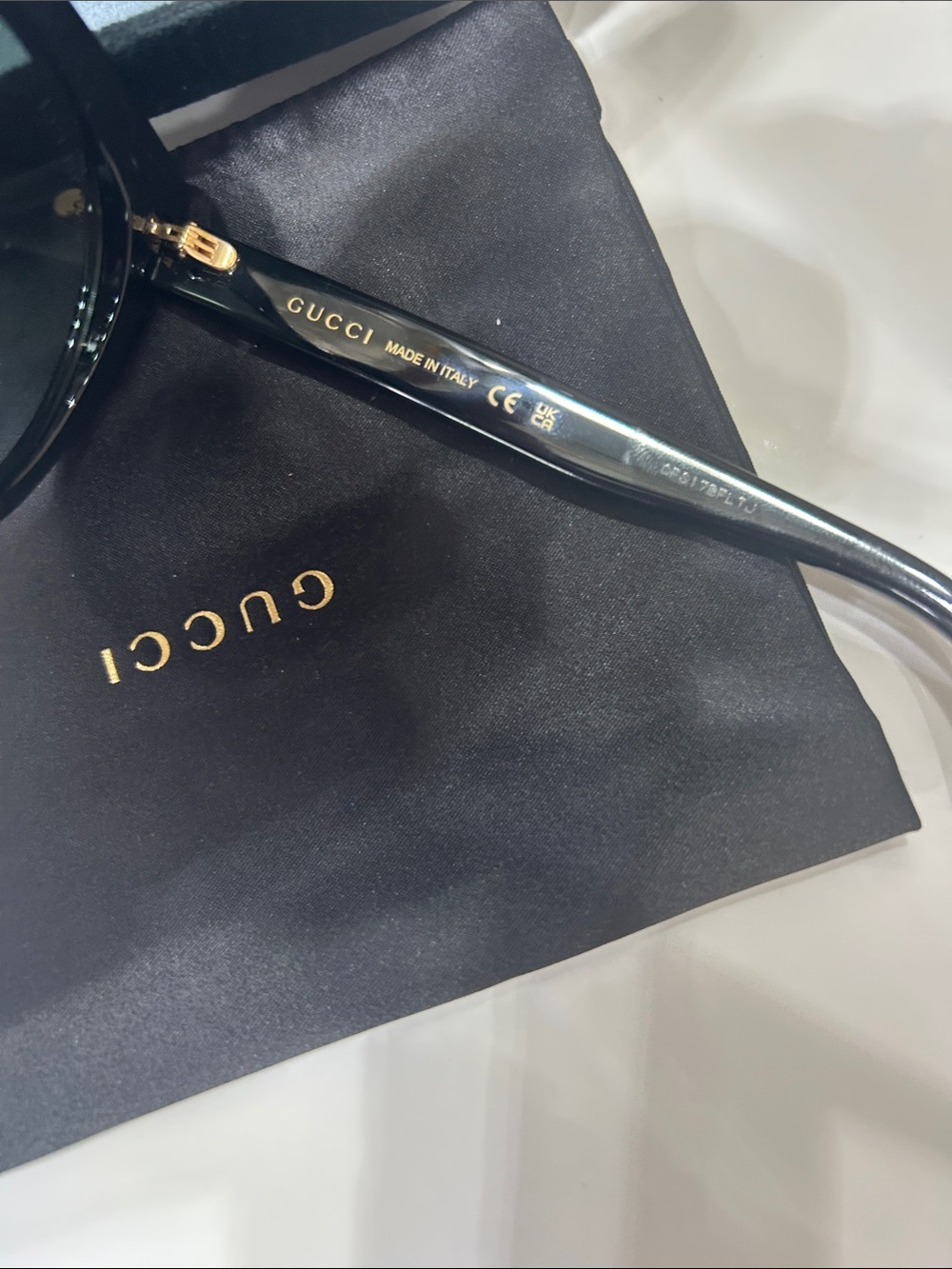 Gucci Black Oversized Round Women's Sunglasses brand new with case and bag cloth - Picture 5 of 7